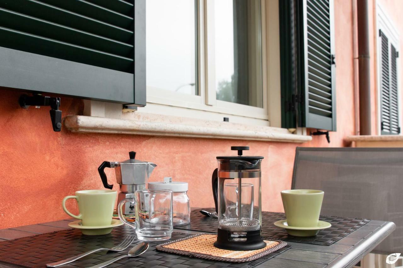 2-Bedroom Apt, With Balcony & Aircondition - 50 M From The Beach Marina di Pietrasanta Εξωτερικό φωτογραφία