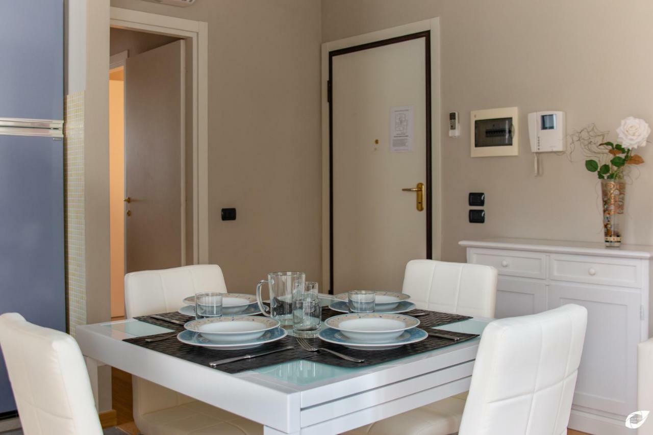 2-Bedroom Apt, With Balcony & Aircondition - 50 M From The Beach Marina di Pietrasanta Εξωτερικό φωτογραφία