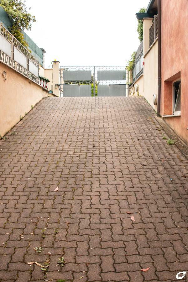 2-Bedroom Apt, With Balcony & Aircondition - 50 M From The Beach Marina di Pietrasanta Εξωτερικό φωτογραφία