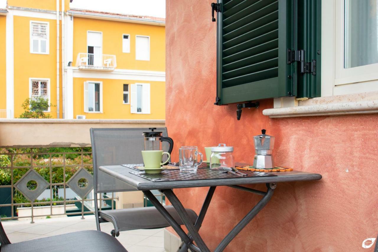 2-Bedroom Apt, With Balcony & Aircondition - 50 M From The Beach Marina di Pietrasanta Εξωτερικό φωτογραφία