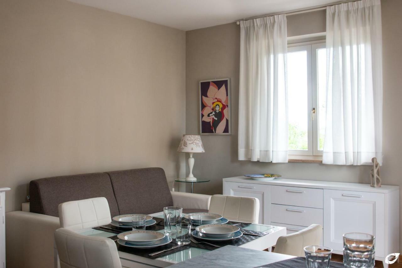 2-Bedroom Apt, With Balcony & Aircondition - 50 M From The Beach Marina di Pietrasanta Εξωτερικό φωτογραφία