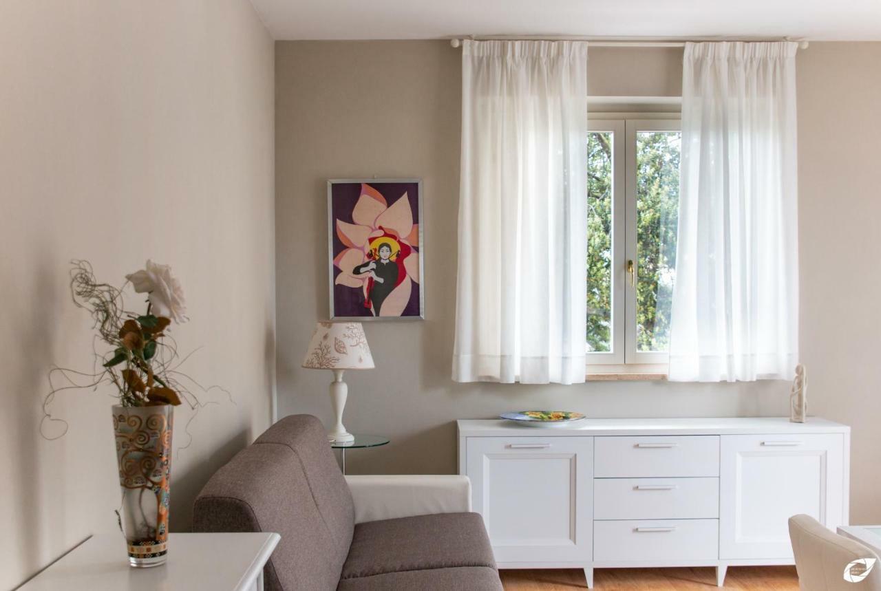 2-Bedroom Apt, With Balcony & Aircondition - 50 M From The Beach Marina di Pietrasanta Εξωτερικό φωτογραφία